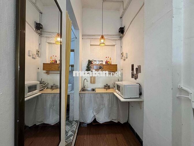 Siêu Rẻ!! Cho Thuê Studio 25m2_Chung Cư Cũ_ Thang Máy_ Ngay Bến Thành