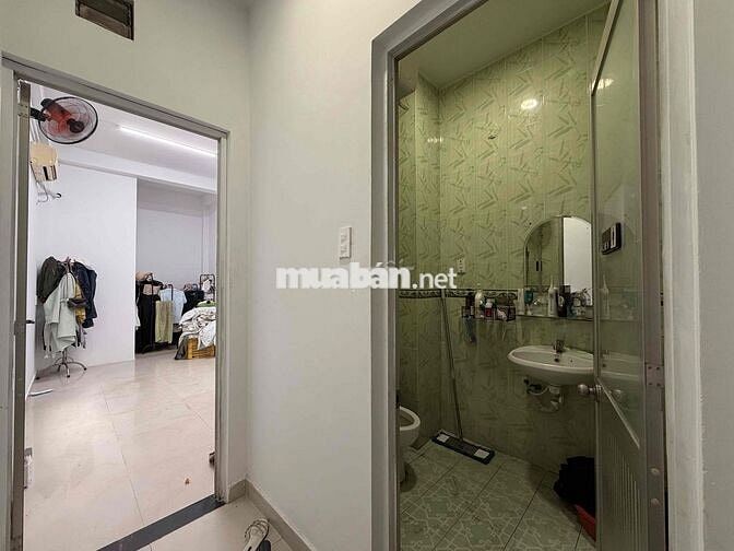 CHO THUÊ NGUYÊN SÀN 50m2 NGAY MẶT TIỀN CAO THẮNG - QUẬN 3 - WC RIÊNG