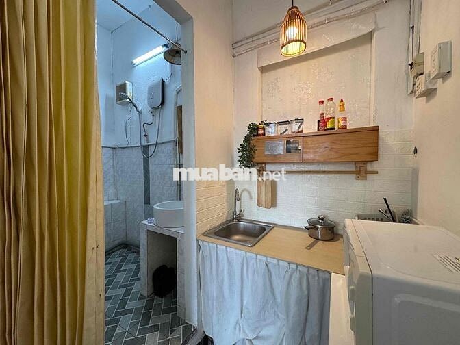 Siêu Rẻ!! Cho Thuê Studio 25m2_Chung Cư Cũ_ Thang Máy_ Ngay Bến Thành