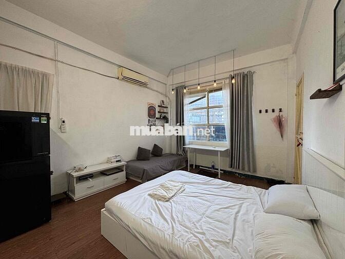 Siêu Rẻ!! Cho Thuê Studio 25m2_Chung Cư Cũ_ Thang Máy_ Ngay Bến Thành