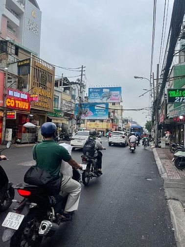 BÁN MẶT TIỀN NGANG 8M CMT8 QUẬN 10, ĐANG CÓ DÒNG TIỀN GẦN 1.7 TỶ/ NĂM