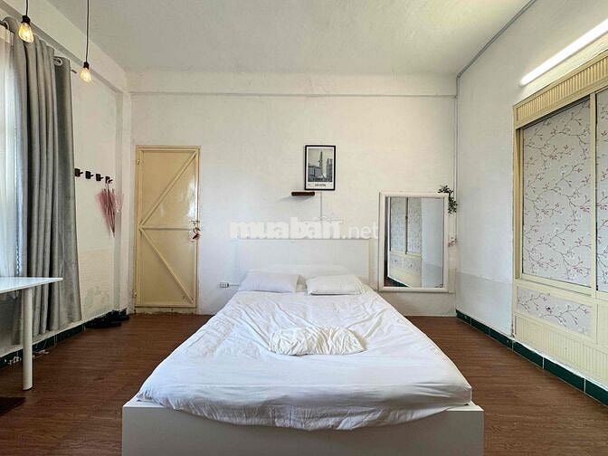 Siêu Rẻ!! Cho Thuê Studio 25m2_Chung Cư Cũ_ Thang Máy_ Ngay Bến Thành