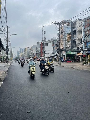 BÁN MẶT TIỀN NGANG 8M CMT8 QUẬN 10, ĐANG CÓ DÒNG TIỀN GẦN 1.7 TỶ/ NĂM