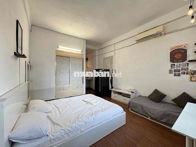 Siêu Rẻ!! Cho Thuê Studio 25m2_Chung Cư Cũ_ Thang Máy_ Ngay Bến Thành