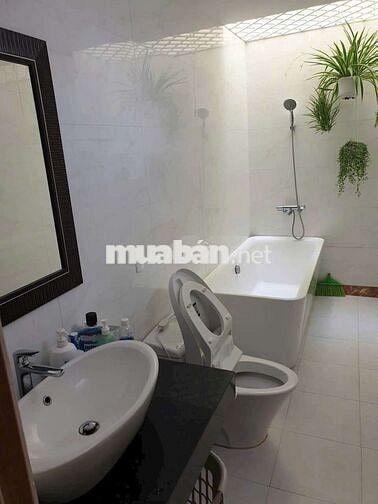 Cho thuê nhà mặt tiền hoàng diệu
