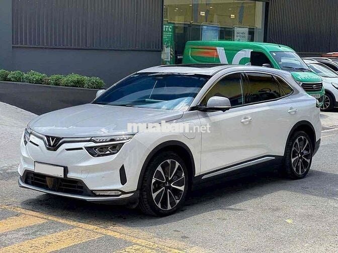 Vinfast VF8 Lux Plus 2024 Trắng nóc xám 17.000 km