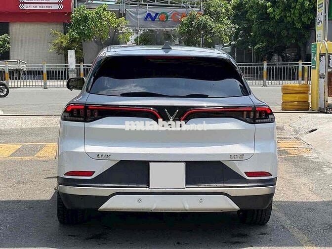 Vinfast VF8 Lux Plus 2024 Trắng nóc xám 17.000 km