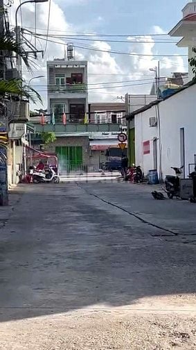 Bán nhà ngay gần Chợ Ba Bầu- Rộng 4m- hẻm 8m- 1 sẹc Tô Ký