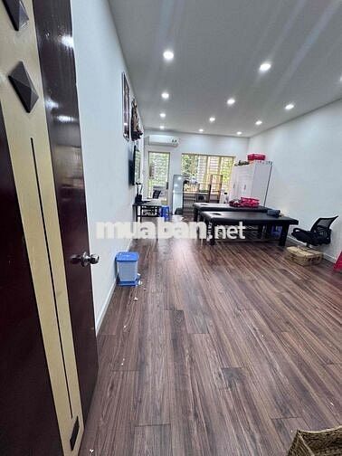 Mặt Tiền Đường Khu Phan Xích Long 33tr