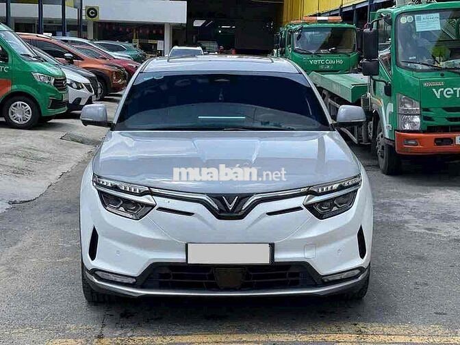 Vinfast VF8 Lux Plus 2024 Trắng nóc xám 17.000 km