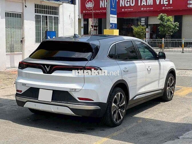 Vinfast VF8 Lux Plus 2024 Trắng nóc xám 17.000 km