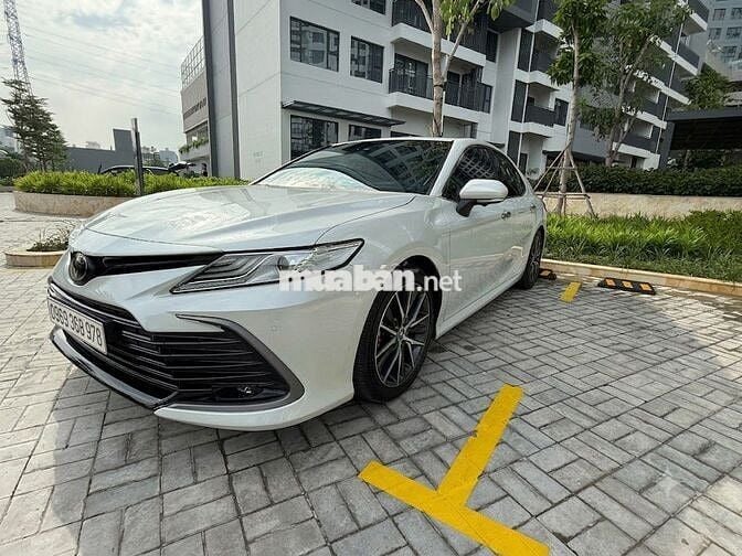 Toyota Camry 2.0Q 2022 Trắng 38.500 Km