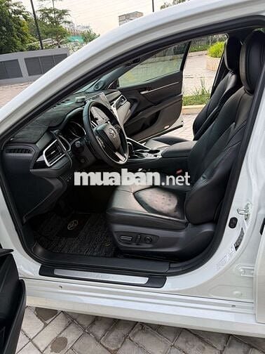 Toyota Camry 2.0Q 2022 Trắng 38.500 Km