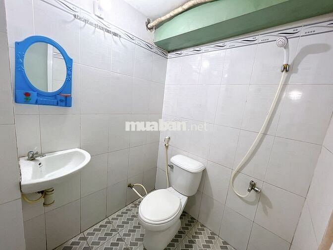 Phòng 1 người Bao tiền nước,phí dịch vụ sẵn máy lạnh ngay Hoàng Diệu 2