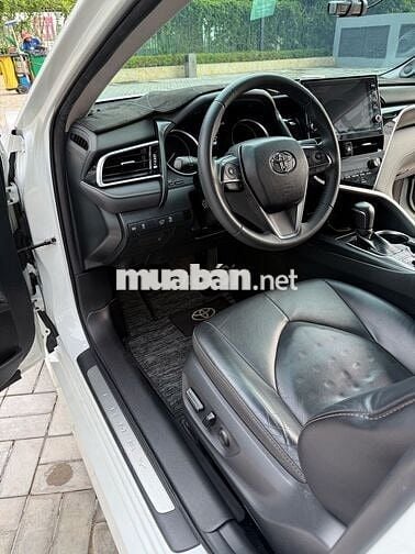 Toyota Camry 2.0Q 2022 Trắng 38.500 Km