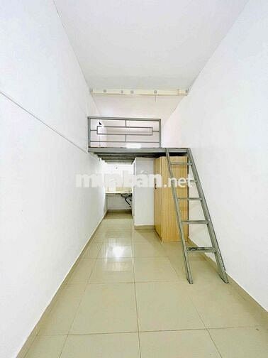 CHO THUÊ PHÒNG GÁC CỬA SỔ NỘI THẤT ĐẦY ĐỦ GẦN ĐẦM SEN ĐẠI HỌC VĂN HIẾN