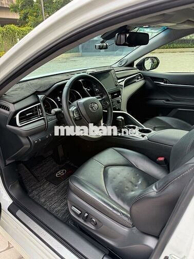 Toyota Camry 2.0Q 2022 Trắng 38.500 Km
