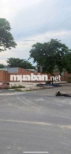 1LÔ CÒN SÓT LẠI VITRI ĐẸP FUNL THỔ CƯ  SHR  NGÂY BỜ KÈKÊNH THAM LƯƠNG 