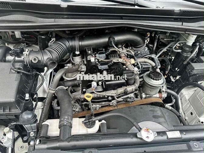 Toyota Innova 2018 E Số sàn Trắng