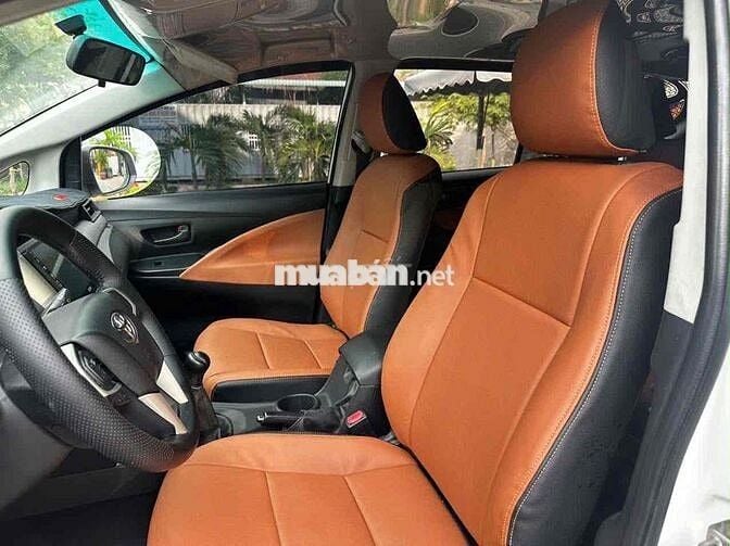 Toyota Innova 2018 E Số sàn Trắng
