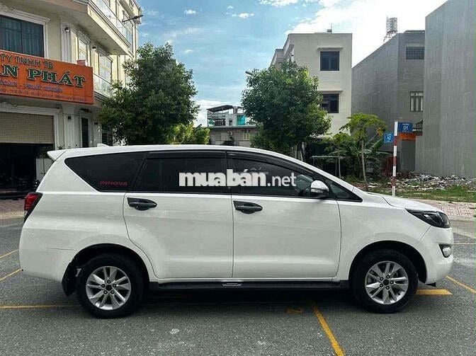 Toyota Innova 2018 E Số sàn Trắng
