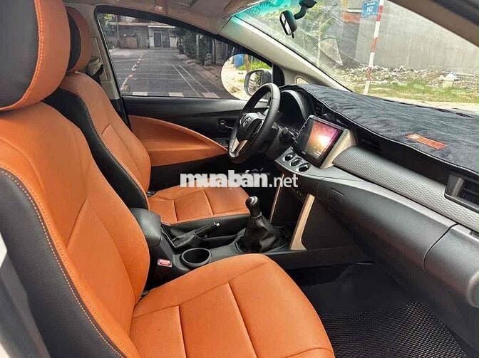 Toyota Innova 2018 E Số sàn Trắng