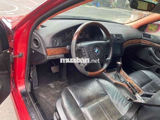 BMW 525i Đỏ 5 chỗ Sang trọng