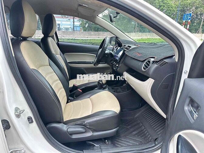 Mitsubishi Attrage 2016 Trắng