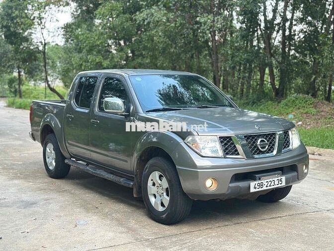 Nissan Navara 2013 Tự động Xám