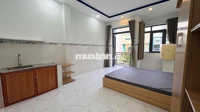 VỀ QUÊ PASS GẤP PHÒNG BAN CÔNG 35m2 FULL NT NGAY ĐOÀN VĂN BƠ GIÁP Q1
