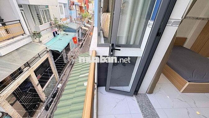 VỀ QUÊ PASS GẤP PHÒNG BAN CÔNG 35m2 FULL NT NGAY ĐOÀN VĂN BƠ GIÁP Q1