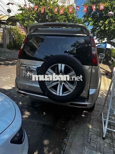 Ford Everest Bạc Gia đình