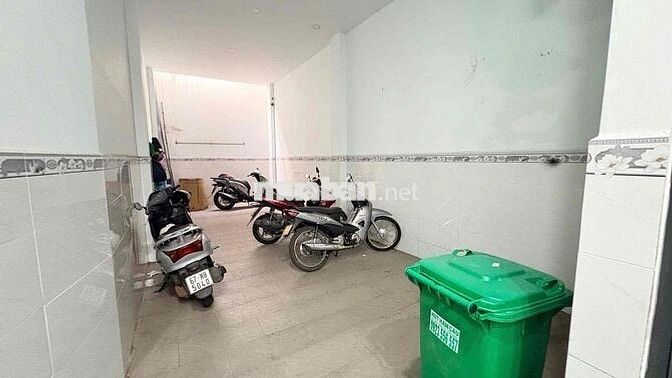 VỀ QUÊ PASS GẤP PHÒNG BAN CÔNG 35m2 FULL NT NGAY ĐOÀN VĂN BƠ GIÁP Q1