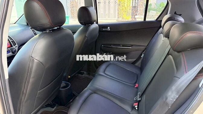 Hyundai i20 2011 Số tự động Vàng cát