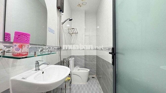 VỀ QUÊ PASS GẤP PHÒNG BAN CÔNG 35m2 FULL NT NGAY ĐOÀN VĂN BƠ GIÁP Q1