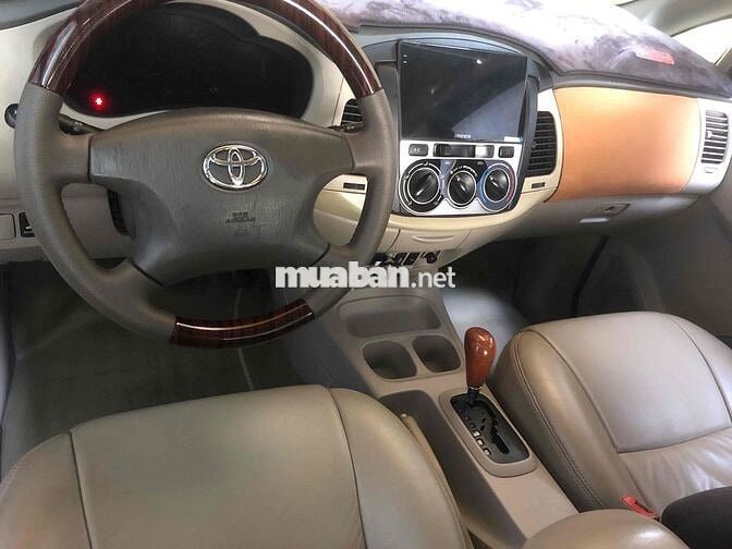Toyota Innova 2008 đen 8 chỗ