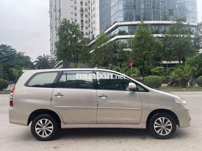 Toyota Innova V cao cấp 2016 Vàng cát 120.000 km