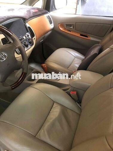 Toyota Innova 2008 đen 8 chỗ