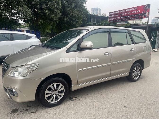 Toyota Innova V cao cấp 2016 Vàng cát 120.000 km