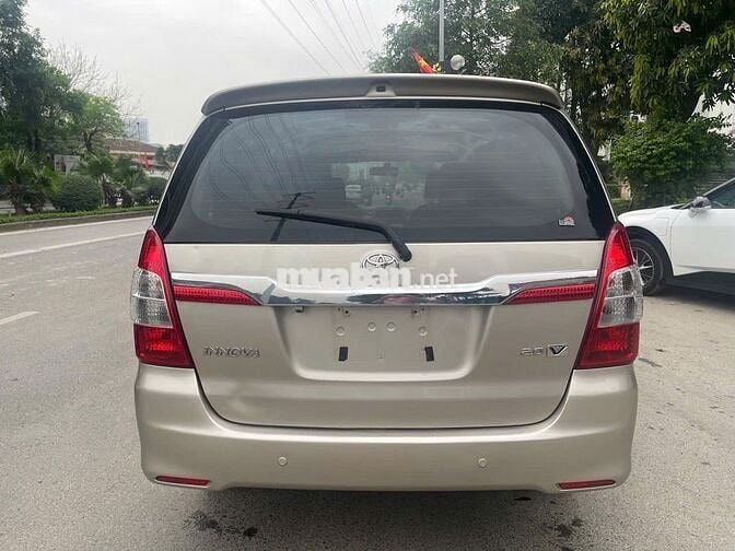 Toyota Innova V cao cấp 2016 Vàng cát 120.000 km