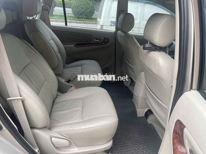 Toyota Innova V cao cấp 2016 Vàng cát 120.000 km