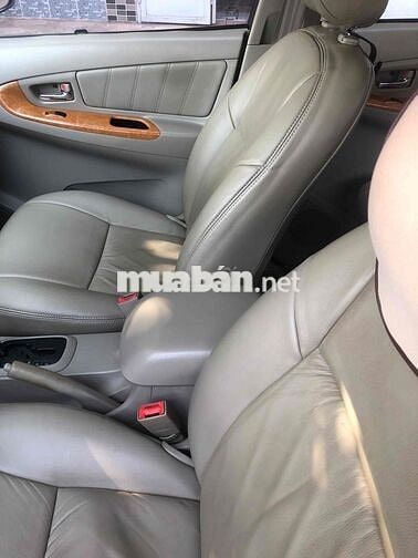Toyota Innova 2008 đen 8 chỗ