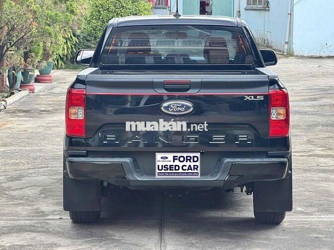 Ford Ranger XLS 4x2 số tự động.