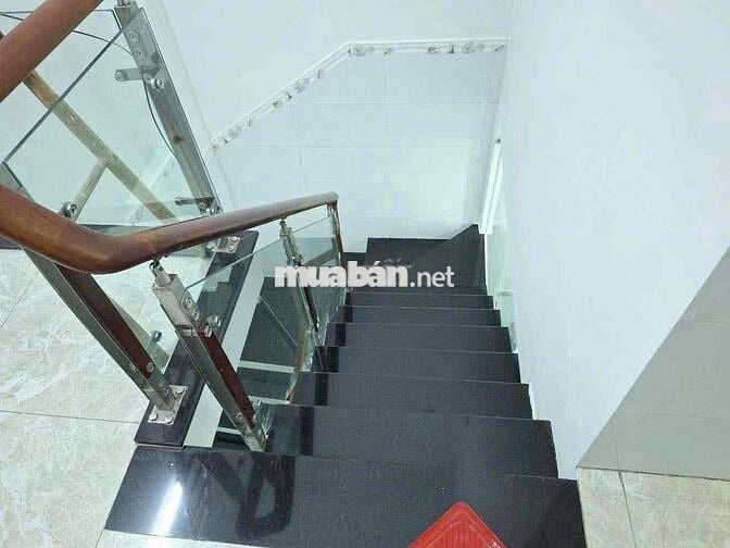 NHÀ 2 PHÒNG SẴN MÁY LẠNH HẺM XE TẢI BÀ HOM