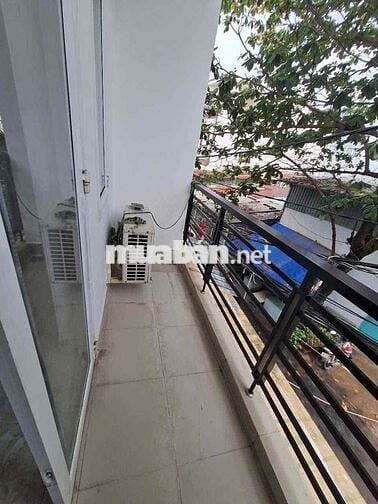 NHÀ 2 PHÒNG SẴN MÁY LẠNH HẺM XE TẢI BÀ HOM