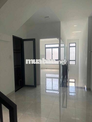 NHÀ MẶT TIỀN DƯƠNG QUẢNG HÀM P5 GÒ VẤP GẦN NGÃ TƯ NGUYỄN THÁI SƠN