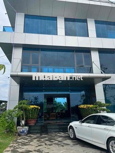 Bán trụ sở văn phòng. 3 tầng nội thất cao cấp, mặt tiền QL. giá 15tỷ