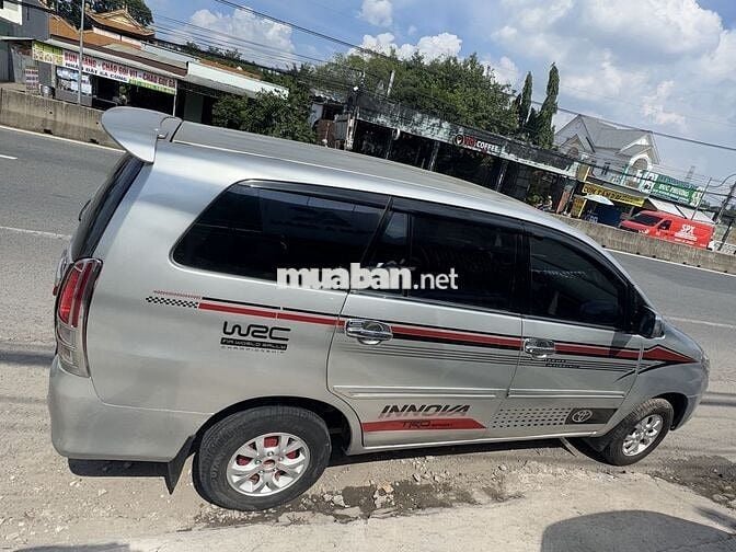 Toyota Innova 7 chỗ Bạc