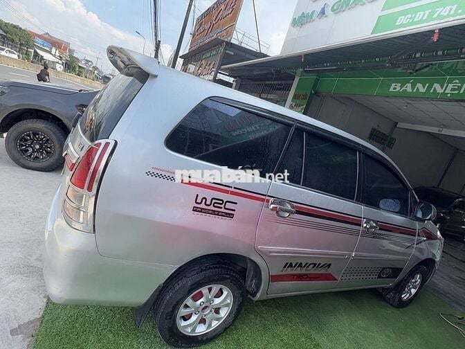 Toyota Innova 7 chỗ Bạc
