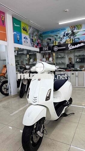Piaggio Vespa iGet Trắng ABS LED USB Nữ